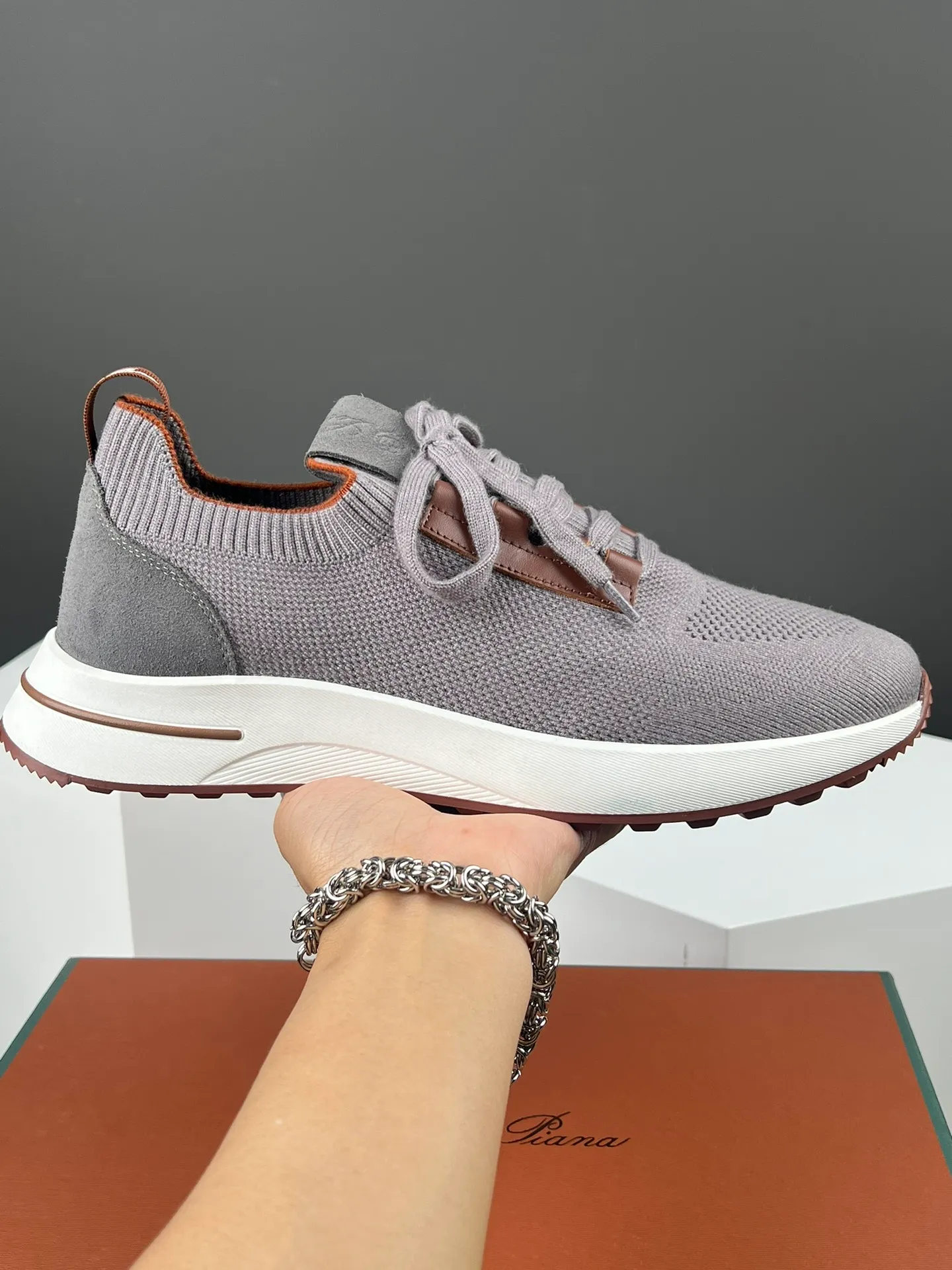 Factory price 420💰L men's shoes💰New product on sale Loro men's shoes💰iana knitted sneakers｜Made of Wish wool blended fabric｜The upper is made of unique knitted fabric production technology｜Comprehensive one-to-one restoration of the counter process｜Additional original molded rubber three-color combination technology outsole｜Size: 39-44 (customized at 45.46)